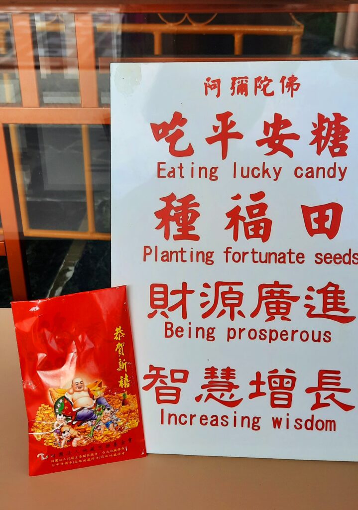 9 Dans un temple bouddhiste